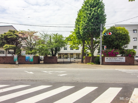 周辺環境　中学校 1230m 鶴ヶ島市立鶴ヶ島中学校